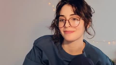 Snapshot of wonderland_stia chatting on April 14, 2026, 4:35 pm Stia online show from April 14, 2026, 4:35 pm