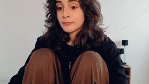 Snapshot of wonderland_stia chatting on April 15, 2026, 3:52 pm Stia online show from April 15, 2026, 3:52 pm