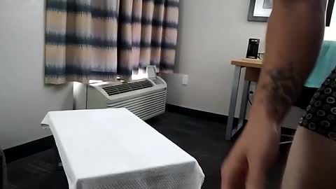 LongNThrobbn online show from September 24, 2025, 5:38 pm