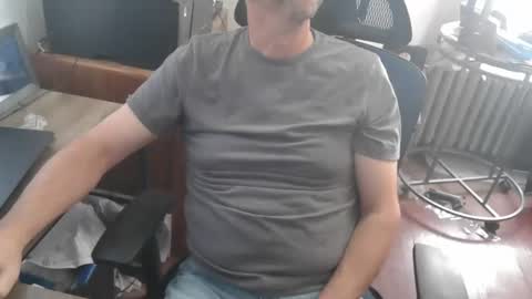 woodworker6473 online show from February 26, 2026, 1:43 pm