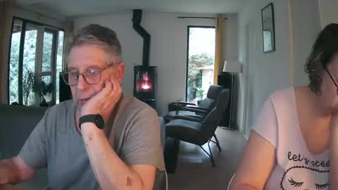 woodwurm and Snoeske online show from February 26, 2025, 4:45 pm