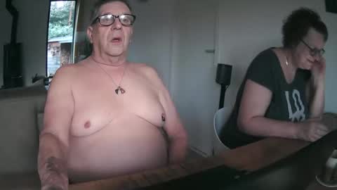 Snapshot of woodwurm chatting on February 4, 2026, 7:36 am woodwurm and Snoeske online show from February 4, 2026, 7:36 am