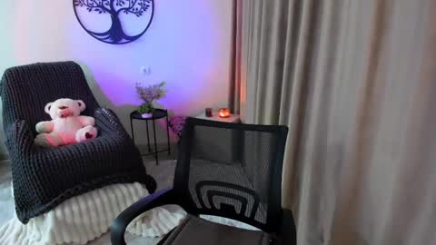 dudetta Kim online show from October 8, 2025, 3:31 pm