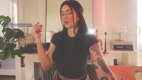 Snapshot of worshipbrielle chatting on January 16, 2025, 11:06 pm Brielle online show from January 16, 2025, 11:06 pm