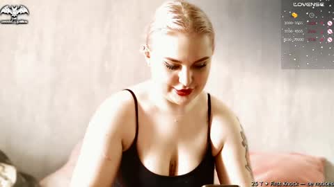 Snapshot of wounded_goddess chatting on June 6, 2026, 3:17 pm Goddess Sophy online show from June 6, 2026, 3:17 pm
