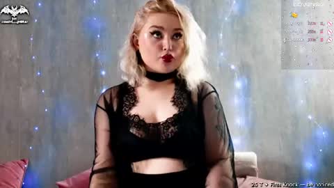 Snapshot of wounded_goddess chatting on June 17, 2026, 3:02 pm Goddess Sophy online show from June 17, 2026, 3:02 pm
