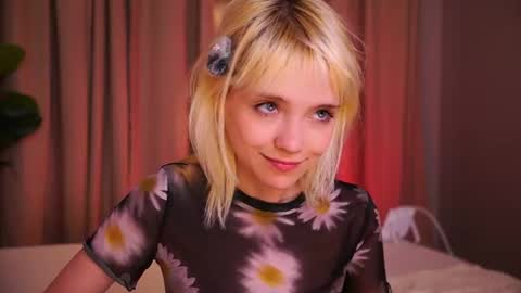 Snapshot of wow_angel chatting on July 28, 2026, 11:17 am wow_angel online show from July 28, 2026, 11:17 am