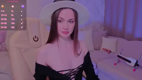 Kate online show from November 8, 2025, 4:01 am