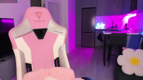 Emi online show from September 29, 2025, 5:07 pm