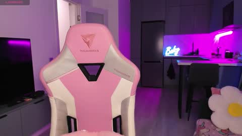 Emi online show from October 21, 2025, 4:08 pm