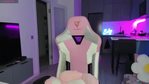 Emi online show from October 31, 2025, 4:08 pm