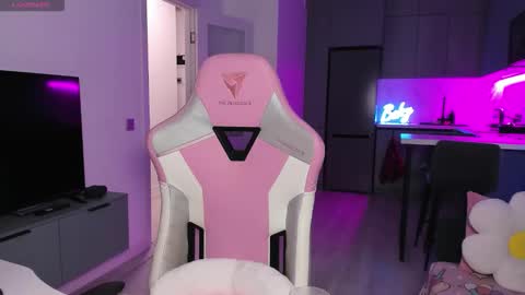 Emi online show from December 20, 2025, 4:03 pm