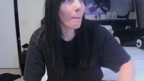 Snapshot of wrenleigh chatting on April 22, 2026, 4:26 am Crystal Lake online show from April 22, 2026, 4:26 am