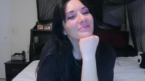 Snapshot of wrenleigh chatting on May 2, 2026, 4:50 am Crystal Lake online show from May 2, 2026, 4:50 am