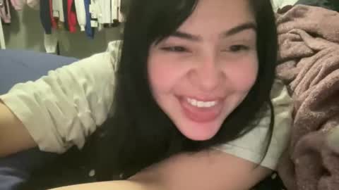 Lili Bunz online show from April 13, 2026, 2:06 am