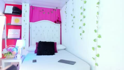 Snapshot of xaandergrey chatting on December 17, 2025, 7:31 pm xaanderGrey online show from December 17, 2025, 7:31 pm