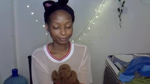 Snapshot of xalia_caramel chatting on November 19, 2025, 8:31 pm Alexa online show from November 19, 2025, 8:31 pm