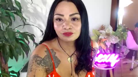 XAMARA1124 online show from February 5, 2025, 11:06 pm