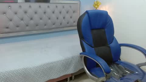 xavii_18_ online show from February 9, 2025, 6:26 pm