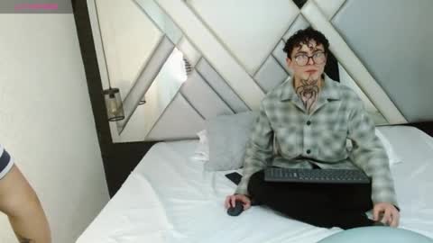 Snapshot of xhotdesire_fx chatting on March 4, 2025, 4:49 am Marco and Veronica online show from March 4, 2025, 4:49 am