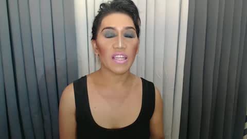 GWEN THOMPSON .......   online show from December 25, 2024, 12:27 am