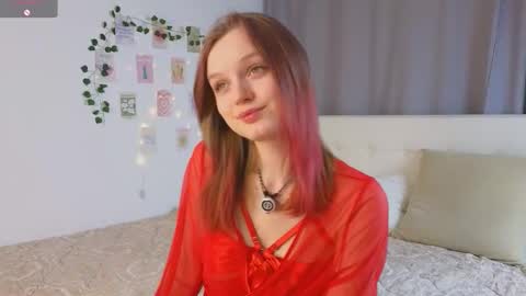 Luna and Lina online show from December 16, 2025, 4:06 am