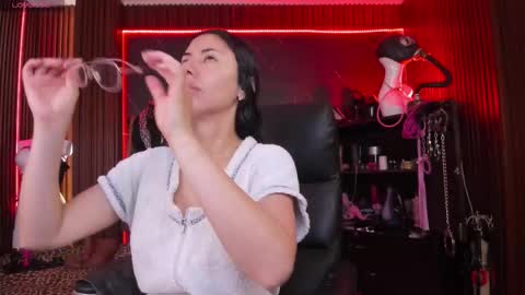 XiaQueen   I M online show from November 20, 2025, 11:32 am