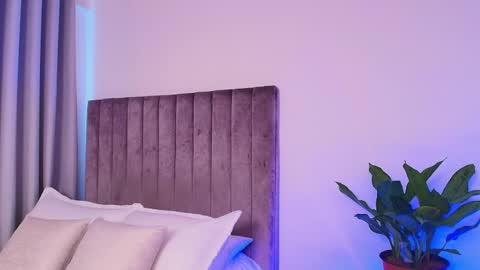 XIMENA LOPEZ online show from April 7, 2026, 6:08 pm