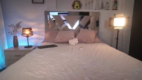 Ximena cortez online show from February 3, 2025, 3:20 am