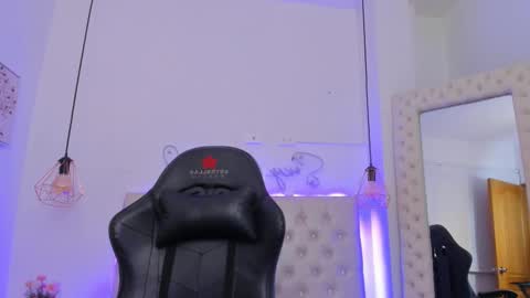 xiomara_cortes online show from February 25, 2025, 7:42 am