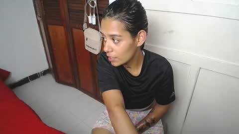 xiomi705825 online show from September 16, 2025, 2:23 am