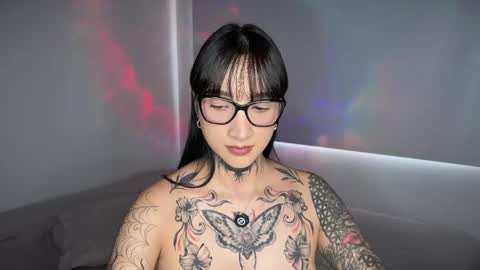 xisisxx online show from May 7, 2026, 10:04 pm