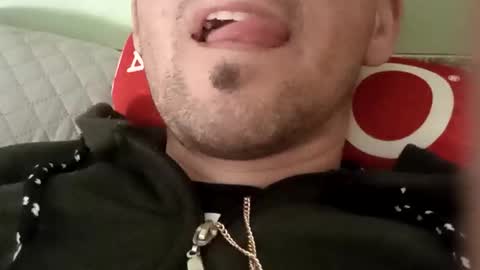 xleonardox88 online show from April 4, 2026, 1:37 am