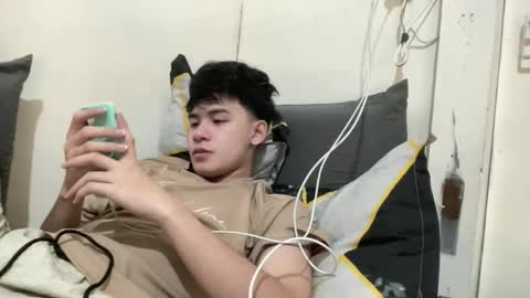 MIKAEL online show from December 3, 2025, 2:37 pm