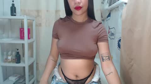 Snapshot of xmaxie_ chatting on April 26, 2026, 6:44 am Maxie online show from April 26, 2026, 6:44 am