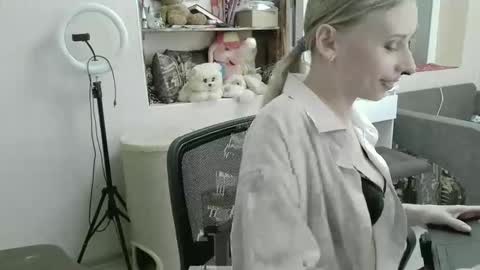 xMilagrosxs online show from April 4, 2026, 12:02 pm