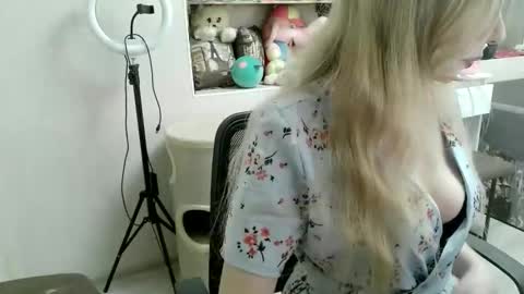 xMilagrosxs online show from April 9, 2026, 12:10 pm