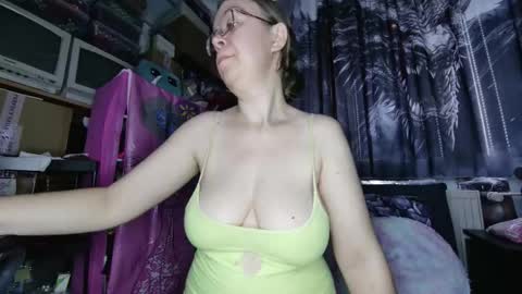 xnicetitsx online show from November 9, 2025, 7:39 am