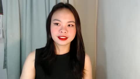 Snapshot of xo_worth_it chatting on February 4, 2026, 12:05 am nathalie online show from February 4, 2026, 12:05 am