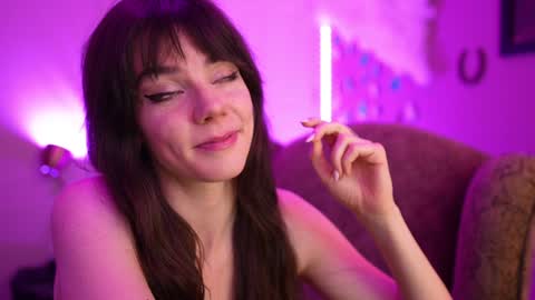 Bella Bondai online show from January 3, 2025, 3:27 am