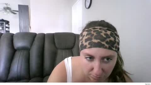 xodaniellesmith online show from June 6, 2026, 7:51 pm