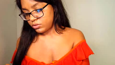 Xoee Winters online show from December 19, 2025, 4:08 am