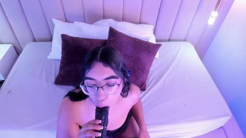 Xolara  online show from April 17, 2026, 10:51 am