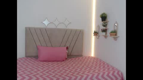 Snapshot of xoxo_melany chatting on April 16, 2026, 12:06 pm melany online show from April 16, 2026, 12:06 pm