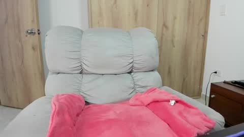 Snapshot of xspecialroomx chatting on April 17, 2026, 8:01 pm Hellen Sofia instagram hellen5546 online show from April 17, 2026, 8:01 pm