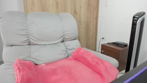Snapshot of xspecialroomx chatting on April 21, 2026, 1:39 pm Hellen Sofia instagram hellen5546 online show from April 21, 2026, 1:39 pm