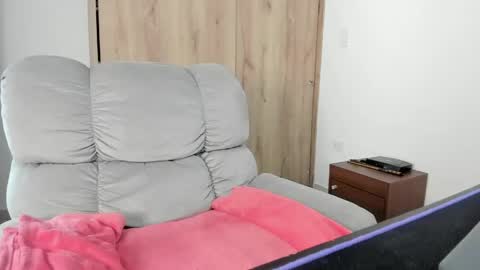 Snapshot of xspecialroomx chatting on May 10, 2026, 8:25 pm Hellen Sofia instagram hellen5546 online show from May 10, 2026, 8:25 pm