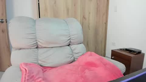 Snapshot of xspecialroomx chatting on May 20, 2026, 10:16 pm Hellen Sofia instagram hellen5546 online show from May 20, 2026, 10:16 pm