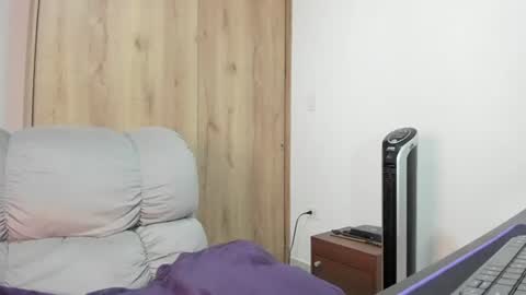 Hellen Sofia instagram hellen5546 online show from June 12, 2026, 1:32 pm