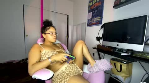 xStarGazingx online show from September 24, 2025, 5:00 am